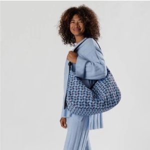 BAGGU BNWT Large Nylon Crescent Bag in Wavy Gingham Brown / Blue